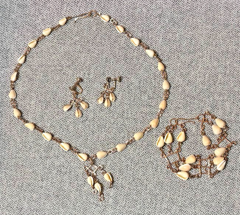 Vtg Cowrie Shell 3pc Set Parure Wire Link Necklace Bracelet Screw Back Earrings